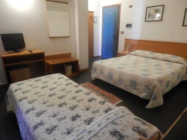 Hotel Aurora Τρεβίζο Εξωτερικό φωτογραφία